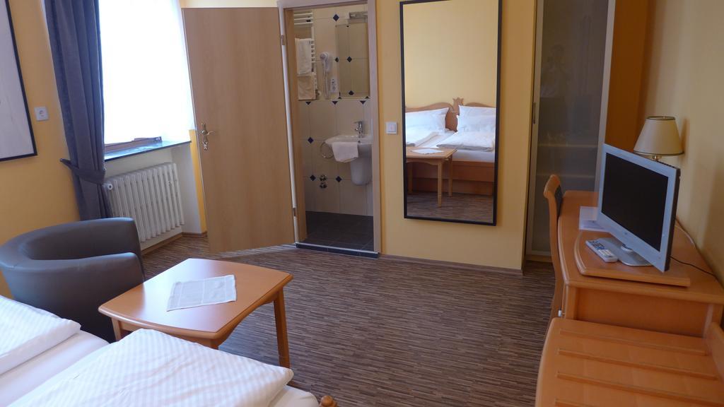 Central-Hotel Greiveldinger Perl Room photo